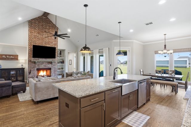 401 Venadito Drive, Godley, TX 76044