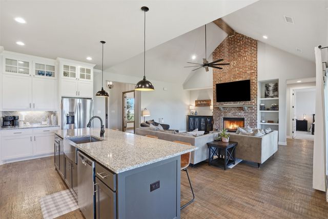 401 Venadito Drive, Godley, TX 76044