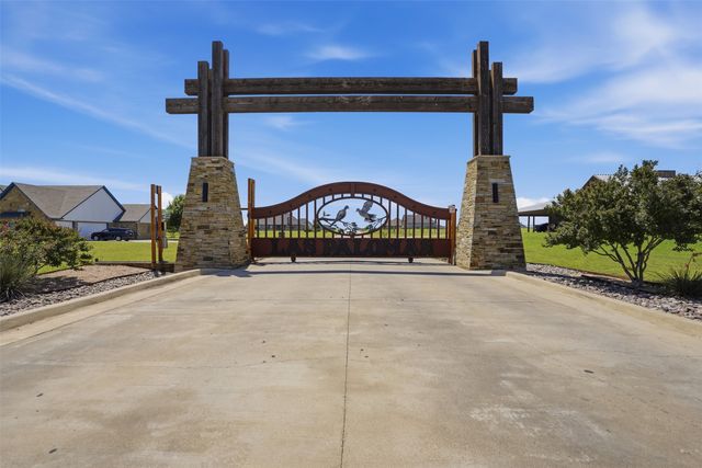 401 Venadito Drive, Godley, TX 76044