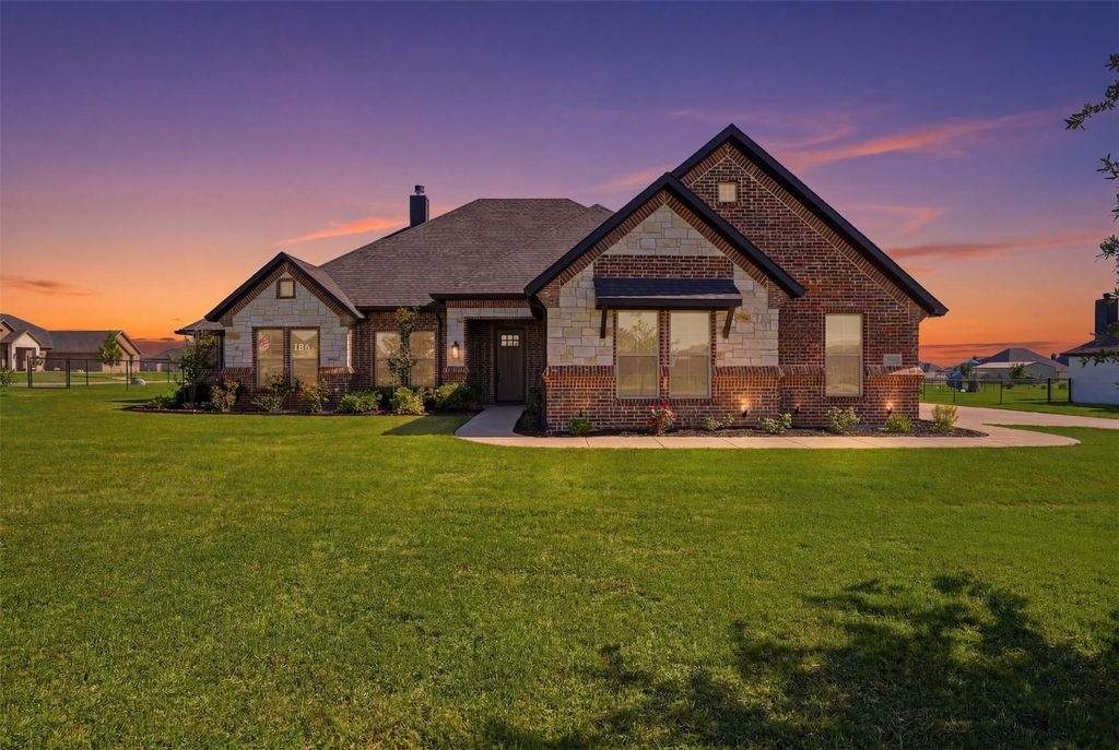 401 Venadito Drive, Godley, TX 76044