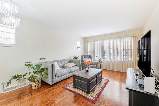 3636 N Nora Avenue, Chicago, IL 60634