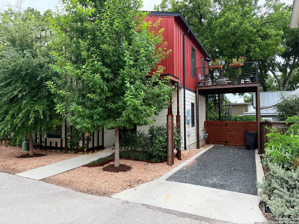 911 North Pine Street, San Antonio, TX 78202