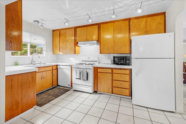 1291 Pacific Street, Monterey, CA 93940