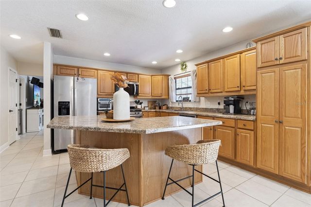 209 E CATAWBA STREET, Fruitland Park, FL 34731