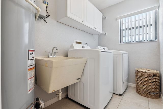 209 E CATAWBA STREET, Fruitland Park, FL 34731