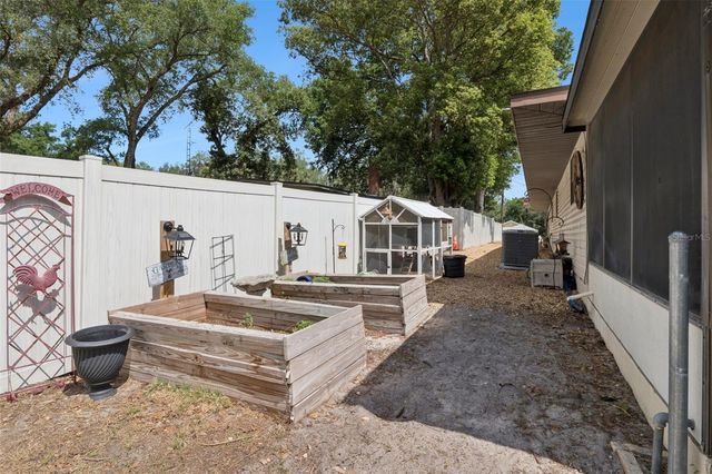 209 E CATAWBA STREET, Fruitland Park, FL 34731