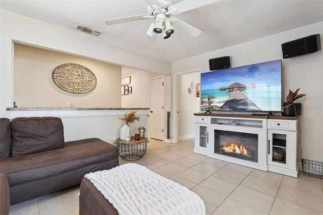 209 E CATAWBA STREET, Fruitland Park, FL 34731