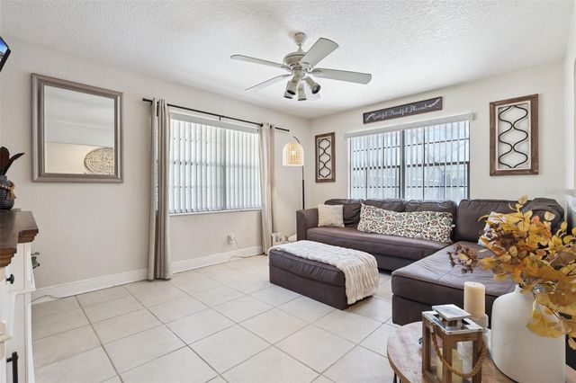 209 E CATAWBA STREET, Fruitland Park, FL 34731