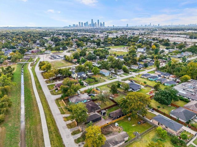 4611 W Hunting Street, Houston, TX 77026