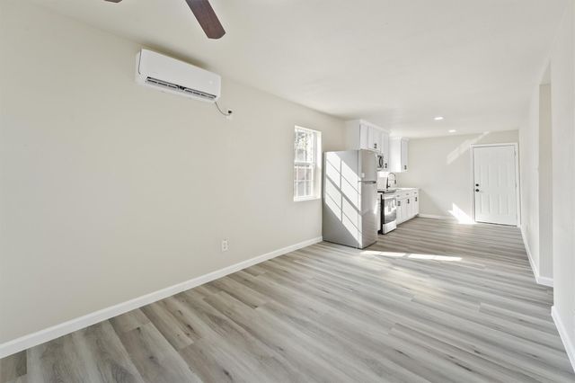 4611 W Hunting Street, Houston, TX 77026