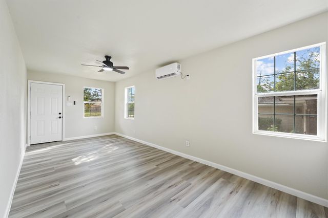 4611 W Hunting Street, Houston, TX 77026