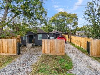 4611 W Hunting Street, Houston, TX 77026