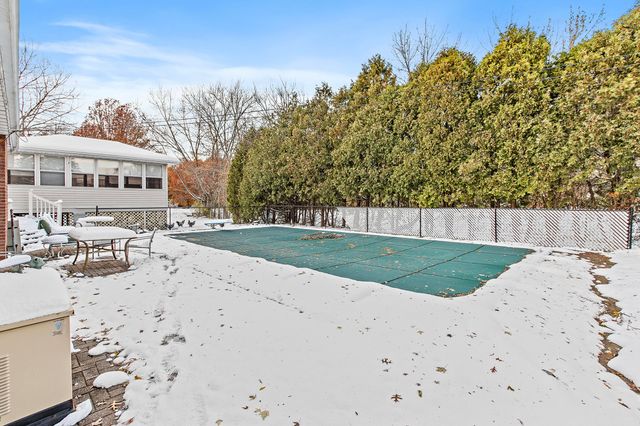 984 N 200 W, Valparaiso, IN 46385