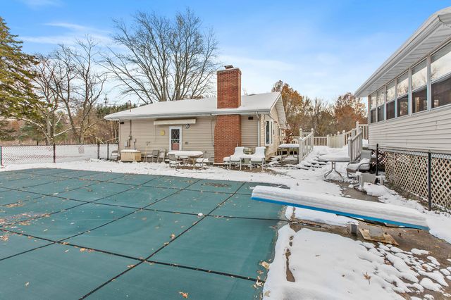 984 N 200 W, Valparaiso, IN 46385