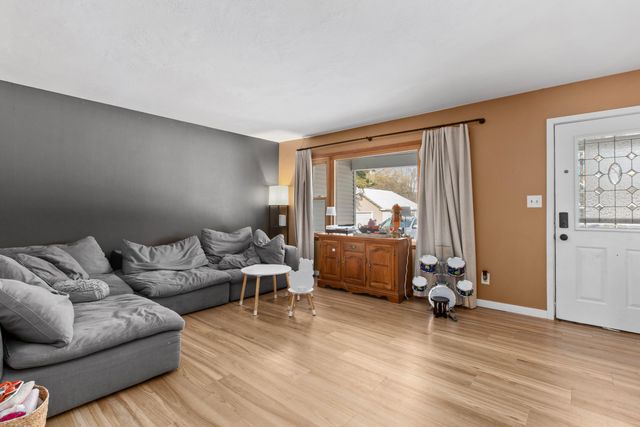 984 N 200 W, Valparaiso, IN 46385