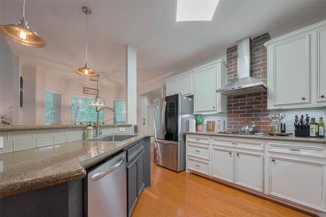 9072 Grand Lake Estates Drive, Montgomery, TX 77316