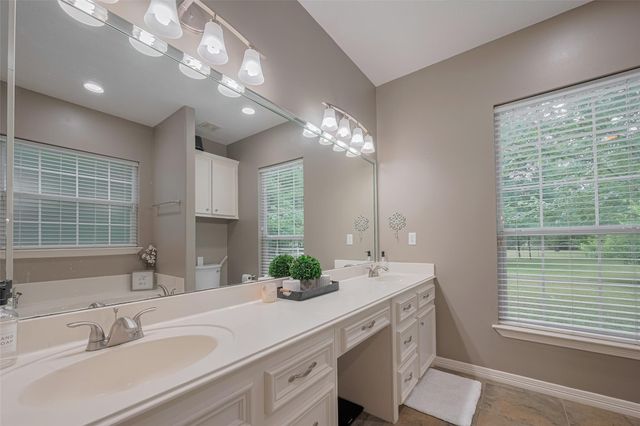 9072 Grand Lake Estates Drive, Montgomery, TX 77316