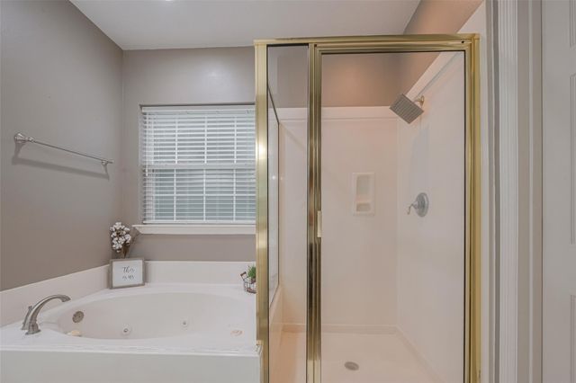 9072 Grand Lake Estates Drive, Montgomery, TX 77316