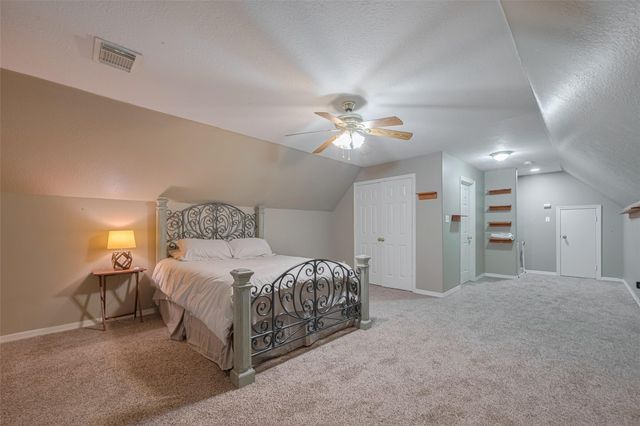 9072 Grand Lake Estates Drive, Montgomery, TX 77316