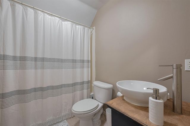 9072 Grand Lake Estates Drive, Montgomery, TX 77316