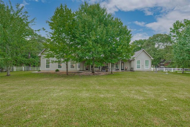 9072 Grand Lake Estates Drive, Montgomery, TX 77316