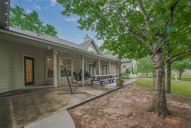 9072 Grand Lake Estates Drive, Montgomery, TX 77316