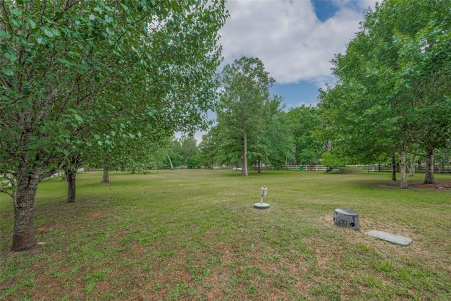 9072 Grand Lake Estates Drive, Montgomery, TX 77316