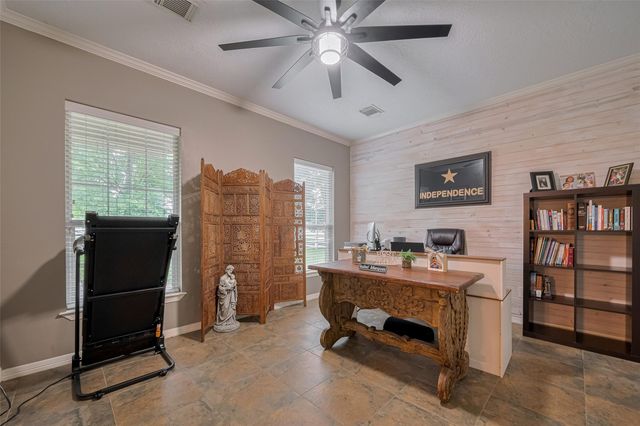 9072 Grand Lake Estates Drive, Montgomery, TX 77316