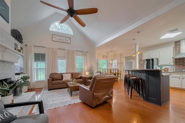 9072 Grand Lake Estates Drive, Montgomery, TX 77316