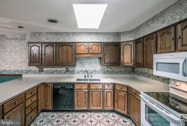 225 BOWLING GREEN RD, Front Royal, VA 22630