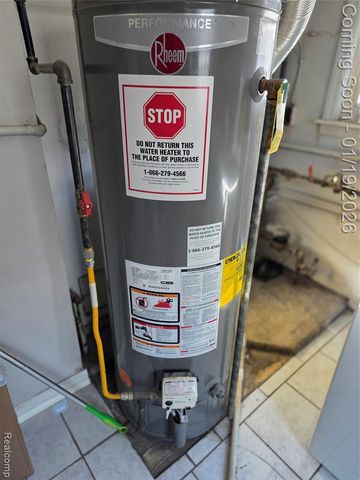 26220 Grandmont Street, Roseville, MI 48066