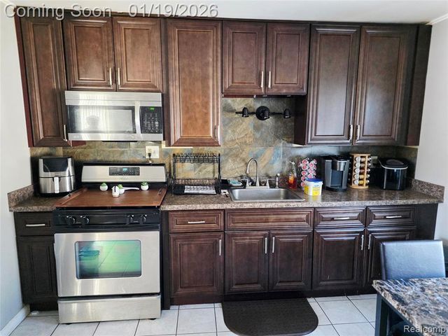 26220 Grandmont Street, Roseville, MI 48066