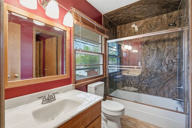 4100 73rd Street, Urbandale, IA 50322