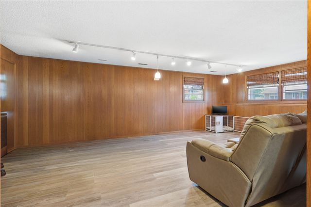 4100 73rd Street, Urbandale, IA 50322