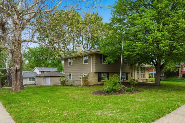 4100 73rd Street, Urbandale, IA 50322