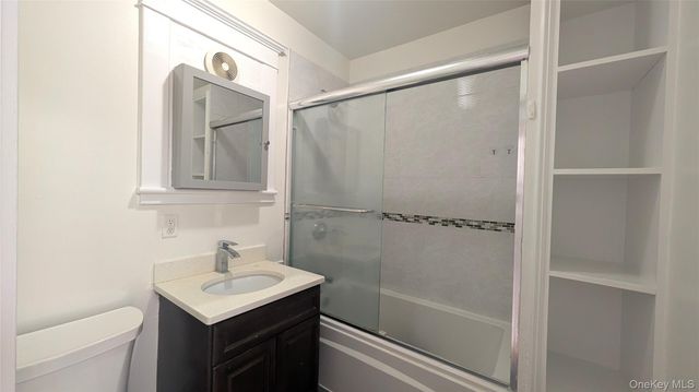 632 Middle Neck Road 2nd Floor, Great Neck, NY 11023