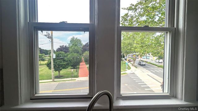 632 Middle Neck Road 2nd Floor, Great Neck, NY 11023