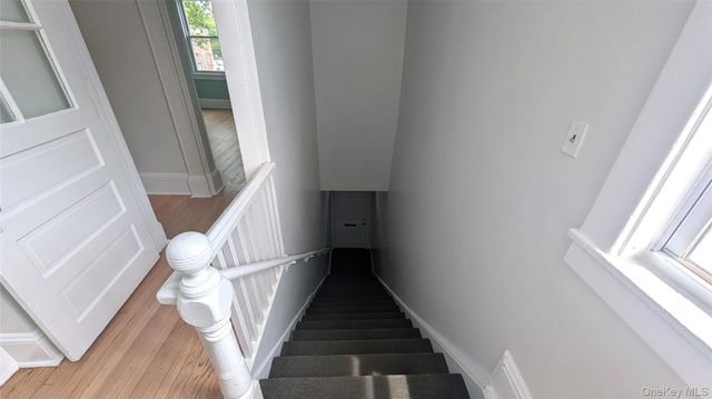 632 Middle Neck Road 2nd Floor, Great Neck, NY 11023
