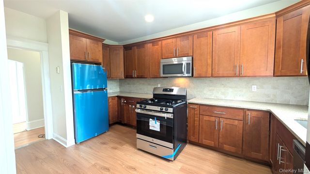 632 Middle Neck Road 2nd Floor, Great Neck, NY 11023