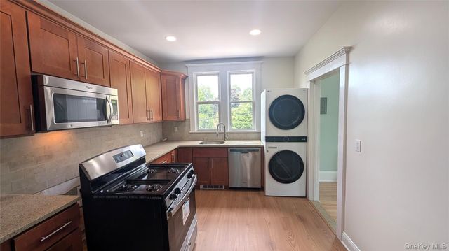 632 Middle Neck Road 2nd Floor, Great Neck, NY 11023