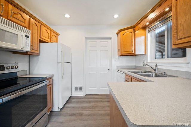 7256 Deering Street, Westland, MI 48185