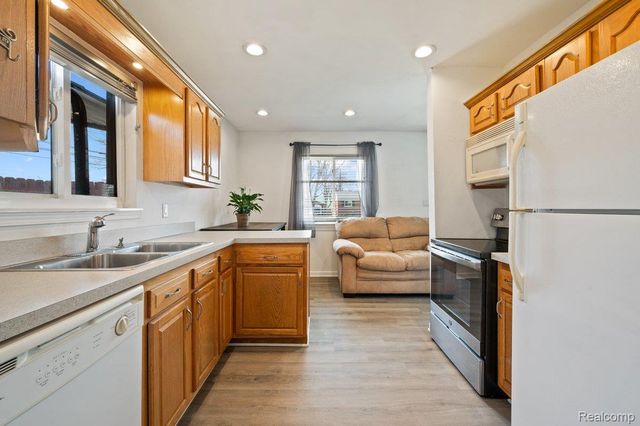 7256 Deering Street, Westland, MI 48185