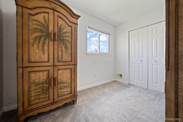 7256 Deering Street, Westland, MI 48185