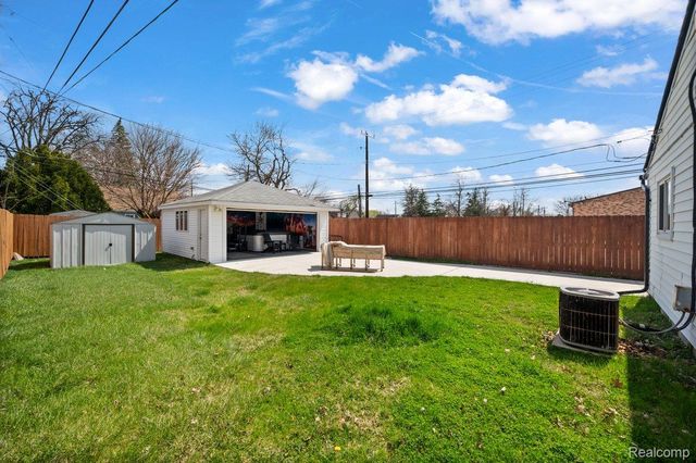 7256 Deering Street, Westland, MI 48185