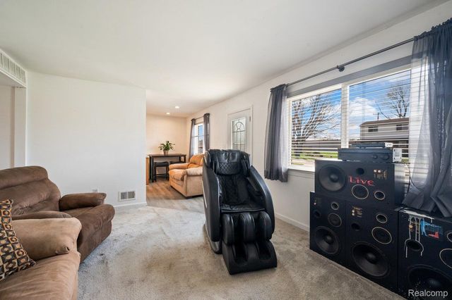 7256 Deering Street, Westland, MI 48185