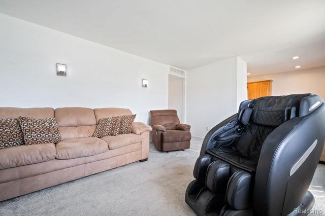 7256 Deering Street, Westland, MI 48185