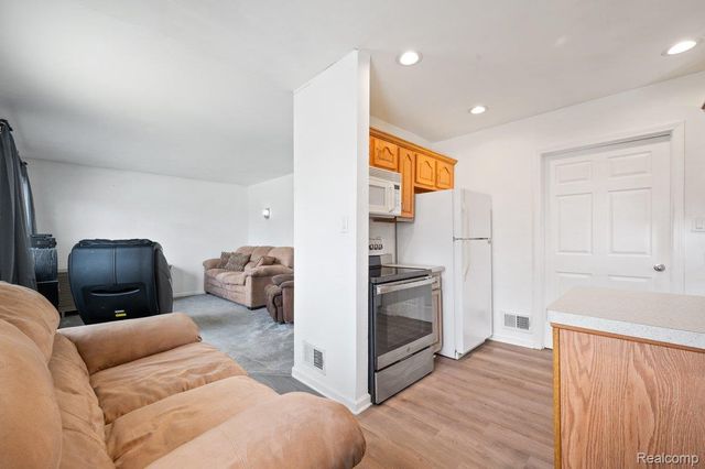 7256 Deering Street, Westland, MI 48185