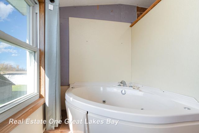 808 W Cody Estey Road, Pinconning, MI 48650