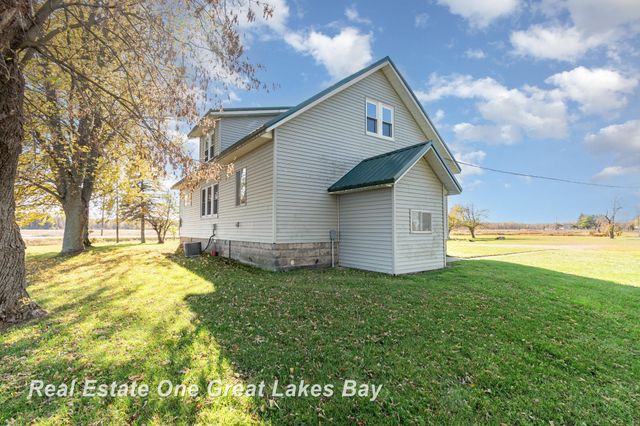 808 W Cody Estey Road, Pinconning, MI 48650
