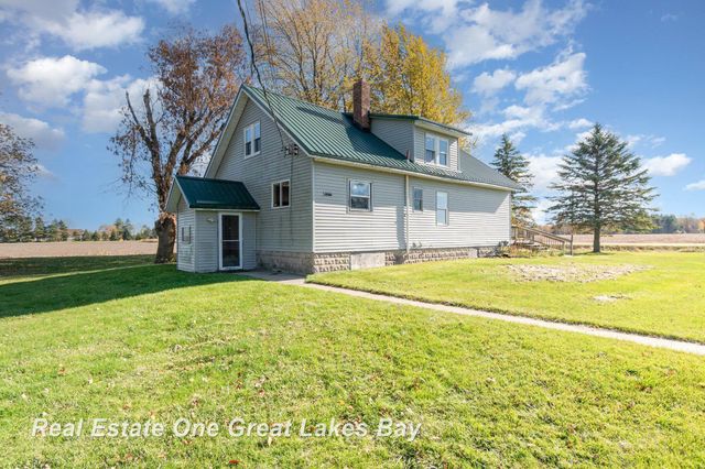 808 W Cody Estey Road, Pinconning, MI 48650